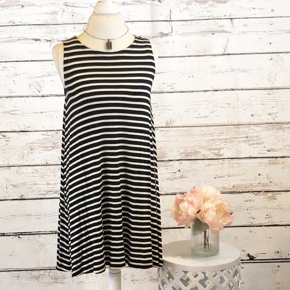 LOFT Dresses & Skirts - Loft dress EUC sz MP black and white stripes
